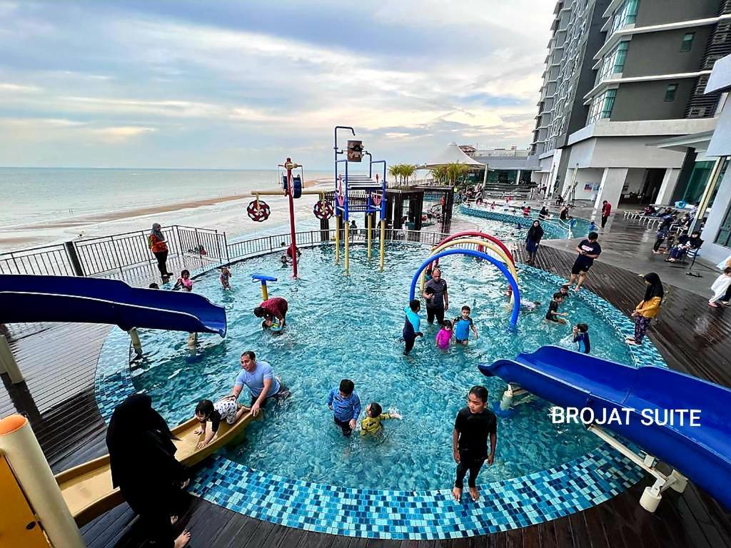 Brojat Suite Family Sea View @ Imperium Residence Kuantan Exterior foto